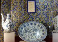 Коллекция старинной керамической посуды в Музее Давида