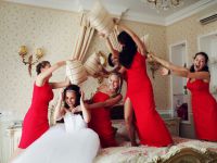 красное платье для подружки невесты 4