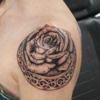 женские татуировки на плече 1