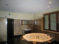 натяжной потолок в ванной2
