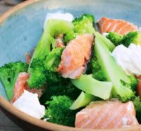 как приготовить салат с брокколи и рыбой
