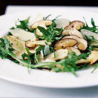 салат с маринованными белыми грибами