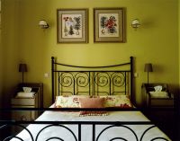 оливковый цвет в интерьере спальни2