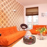 оранжевый цвет в интерьере гостиной 4