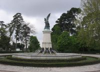 Парк Ретиро - фонтан "Падший ангел"