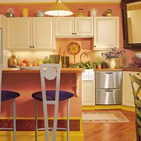 персиковый цвет в интерьере кухни