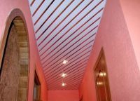 Потолки в коридоре – дизайн6