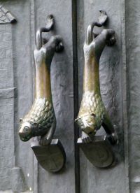 Ручки двери собора Гроссмюнстер