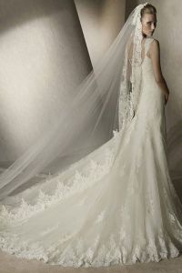 свадебное платье кружевное со шлейфом
