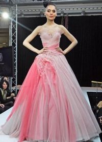 свадебное платье с розовым бантом 6