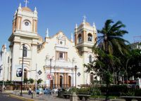 Площадь перед зданием кафедрального собора Сан-Педро-Сула