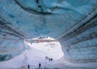Внутри пещеры ледника Лаунгйёкудль