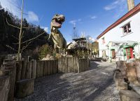 Тиранозавр Рекс во дворе музея