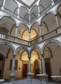 Внутренний дворик Рыцарского дворца