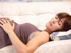 почему нельзя лежать на спине при беременности