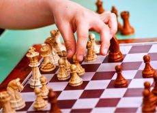 как научить ребенка играть в шахматы