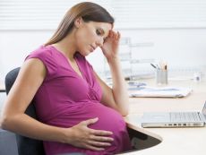 болит низ живота справа при беременности