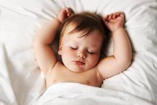 сколько спит ребенок в 6 месяцев