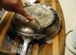 Как отчистить алюминиевые сковороды от нагара1