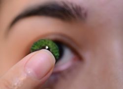 линзы зеленого цвета на карие глаза
