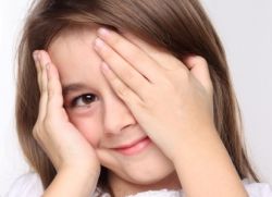Что делать если ребенок часто моргает глазами