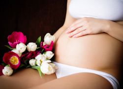 розовые выделения на ранних сроках беременности