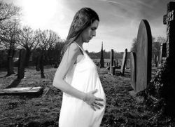 Почему беременным нельзя  на похороны