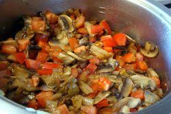 овощное рагу с грибами и мясом