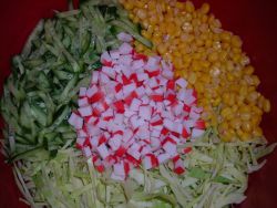 крабовый салат с кукурузой и свежим огурцом