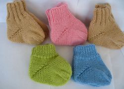 Вяжем носочки для новорожденных спицами для начинающих