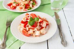 салат с крабовыми палочками помидорами и сыром