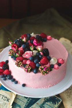 Как красиво украсить домашний торт фруктами 2