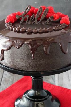Как украсить торт шоколадом и фруктами 1