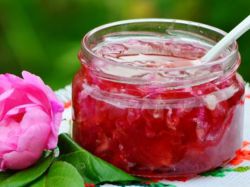 Как закрыть варенье из чайной розы с медом