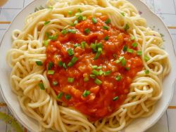 спагетти с томатной пастой