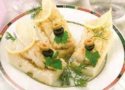 Бутерброды с оливками и консервированной рыбой 