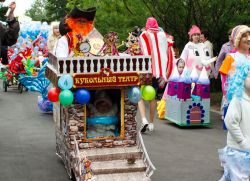 Парад игрушечных колясок. Идеи украшения детских колясок для парада