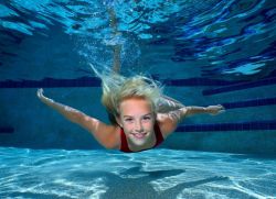 польза плавания в бассейне