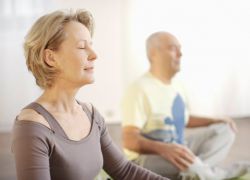 йога для пожилых женщин