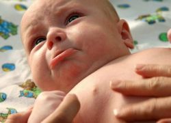 массаж живота новорожденному при коликах