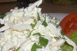 кальмаровый салат с сыром