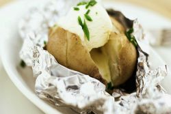 картофель запеченный в духовке в фольге