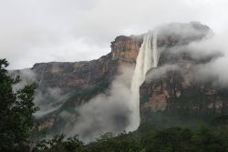 общая высота водопада анхель