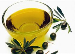 Оливковое масло вокруг глаз