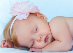 Почему маленькие дети скрипят зубами во сне