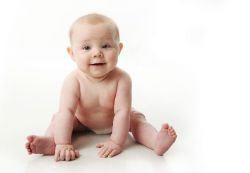 Почему нельзя сажать мальчиков до 6 месяцев. Какие упражнения полезны для спины малышки? Почему нельзя рано сажать ребенка