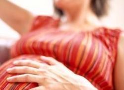 почему при беременности болит пупок