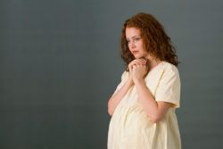 почему происходит замершая беременность