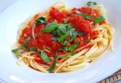 спагетти с соусом из томатов