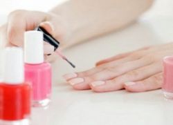 Is it bad for pregnant women to paint their nails?